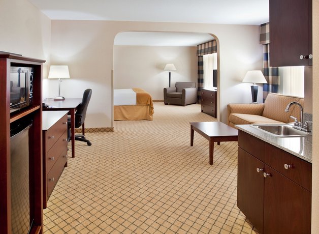 Imagen de la habitación del Hotel Holiday Inn Express And Suites Wichita Airport, An Ihg. Foto 8