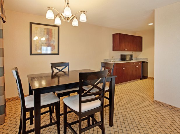 Imagen de la habitación del Hotel Holiday Inn Express And Suites Wichita Airport, An Ihg. Foto 10