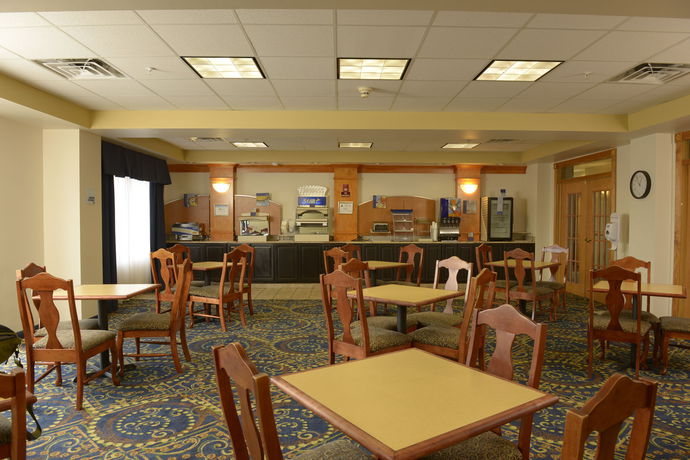 Imagen del bar/restaurante del Hotel Holiday Inn Express And Suites Wilson-downtown. Foto 4