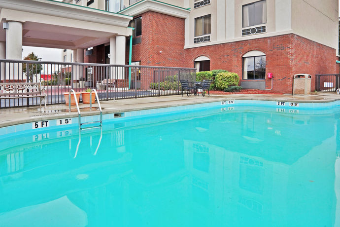 Imagen de la piscina del Hotel Holiday Inn Express And Suites Wilson-downtown. Foto 16
