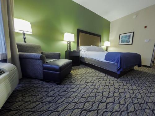 Imagen de la habitación del Hotel Holiday Inn Express And Suites Winchester. Foto 7