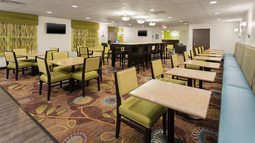 Imagen del bar/restaurante del Hotel Holiday Inn Express And Suites Wyomissing, An Ihg. Foto 4