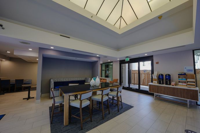 Imagen del bar/restaurante del Hotel Holiday Inn Express Andsuites Santa Clara-silicon Valley, An Ihg. Foto 2