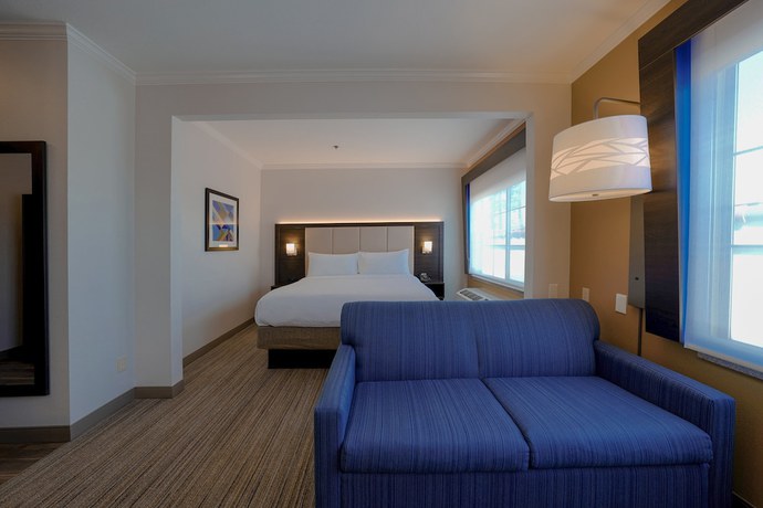 Imagen de la habitación del Hotel Holiday Inn Express Andsuites Santa Clara-silicon Valley, An Ihg. Foto 12