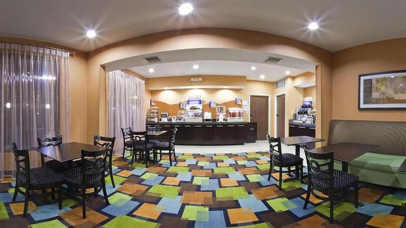 Imagen del bar/restaurante del Hotel Holiday Inn Express Arlington, An Ihg. Foto 5