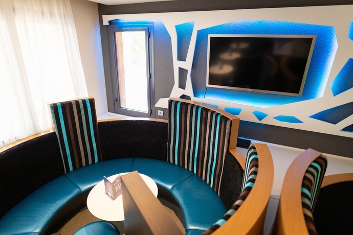 Imagen del bar/restaurante del Hotel Holiday Inn Express Arras, An Ihg. Foto 6