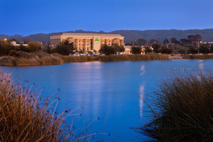 Imagen de los exteriores del Hotel Holiday Inn Express At Monterey Bay, An Ihg. Foto 9
