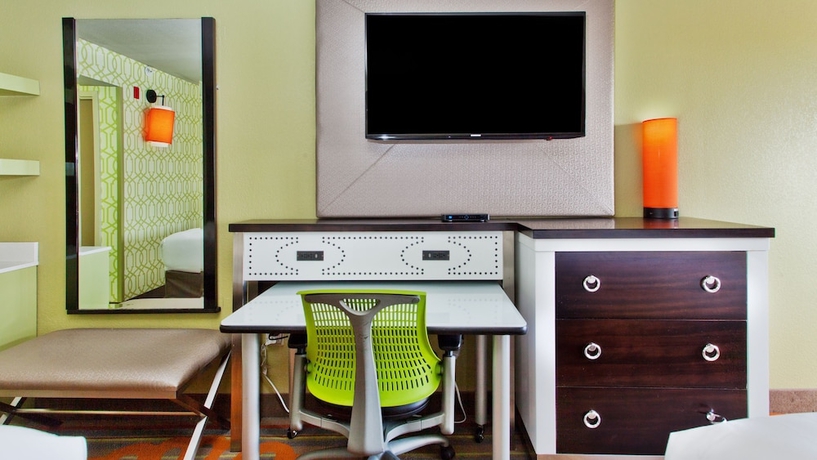 Imagen de la habitación del Hotel Holiday Inn Express Atlanta Galleria Ballpark Area. Foto 6