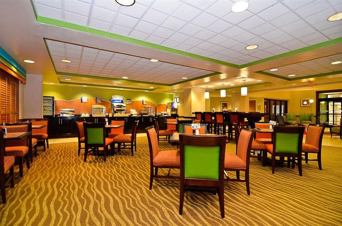 Imagen del bar/restaurante del Hotel Holiday Inn Express Atlanta Ne I-85 Clairmont, An Ihg. Foto 1