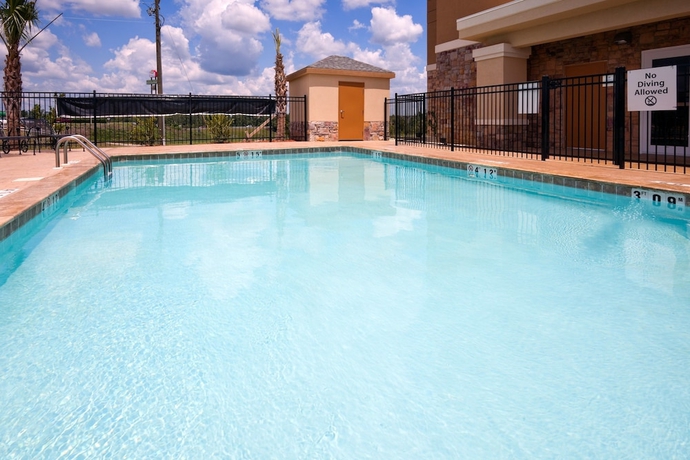Imagen de la piscina del Hotel Holiday Inn Express Atmore. Foto 19