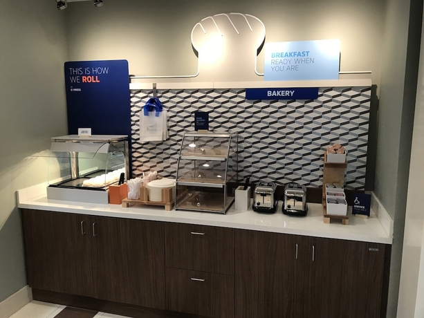 Imagen del bar/restaurante del Hotel Holiday Inn Express Atmore. Foto 9