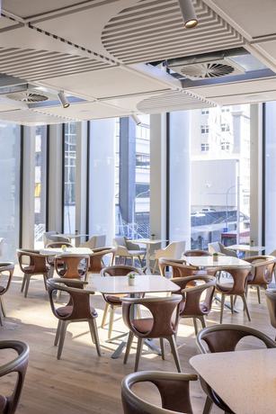 Imagen del bar/restaurante del Hotel Holiday Inn Express Auckland City Centre, An Ihg. Foto 3