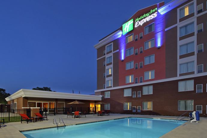 Imagen de la piscina del Hotel Holiday Inn Express Augusta Downtown, an IHG. Foto 20