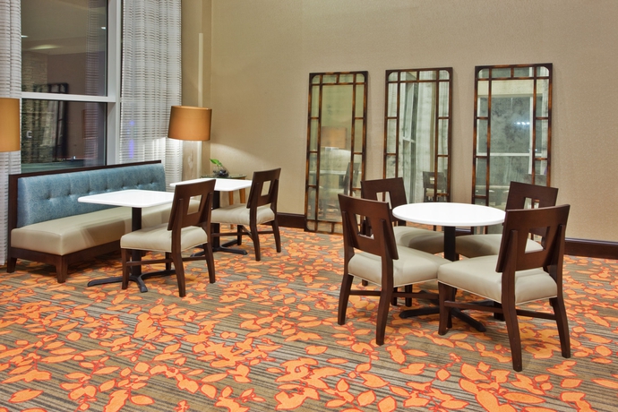 Imagen del bar/restaurante del Hotel Holiday Inn Express Augusta North, An Ihg. Foto 3