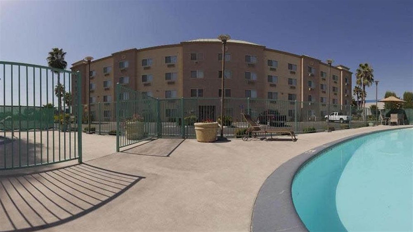 Imagen de los exteriores del Hotel Holiday Inn Express Bakersfield, An Ihg. Foto 5