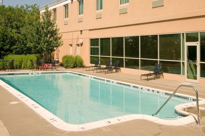 Imagen de la piscina del Hotel Holiday Inn Express Baltimore At The Stadiums, An Ihg. Foto 15