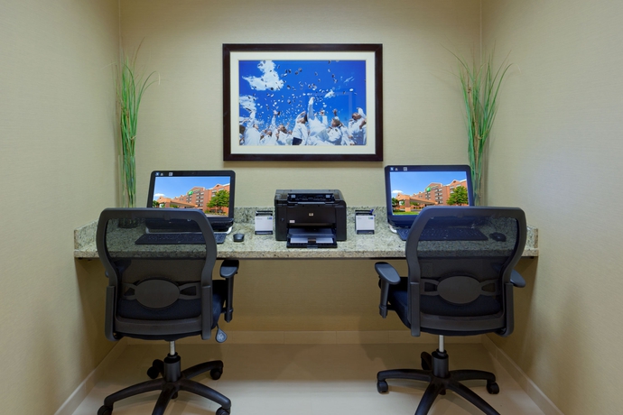 Imagen de los interiores del Hotel Holiday Inn Express Baltimore-Bwi Airport West. Foto 10