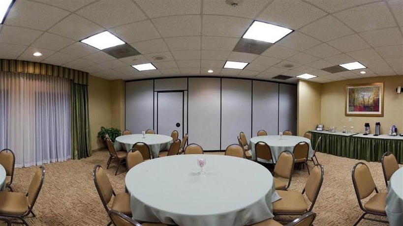 Imagen de los interiores del Hotel Holiday Inn Express Baltimore-Bwi Airport West. Foto 14