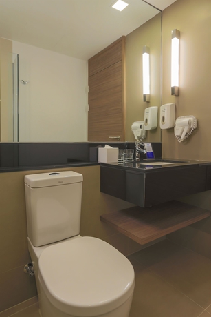 Imagen de la habitación del Hotel Holiday Inn Express Bangkok Sathorn. Foto 9