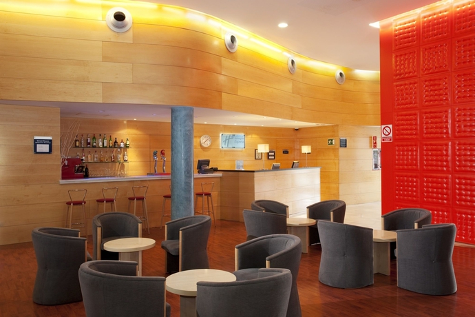 Imagen del bar/restaurante del Hotel Holiday Inn Express Barcelona - Molins De Rei, An Ihg. Foto 4