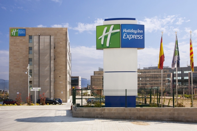 Imagen de los exteriores del Hotel Holiday Inn Express Barcelona - Sant Cugat, An Ihg. Foto 9