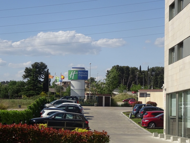 Imagen de los exteriores del Hotel Holiday Inn Express Barcelona - Sant Cugat, An Ihg. Foto 11