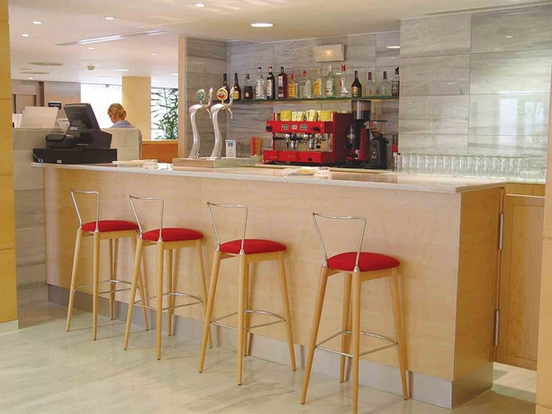 Imagen del bar/restaurante del Hotel Holiday Inn Express Barcelona-montmeló, An Ihg. Foto 2