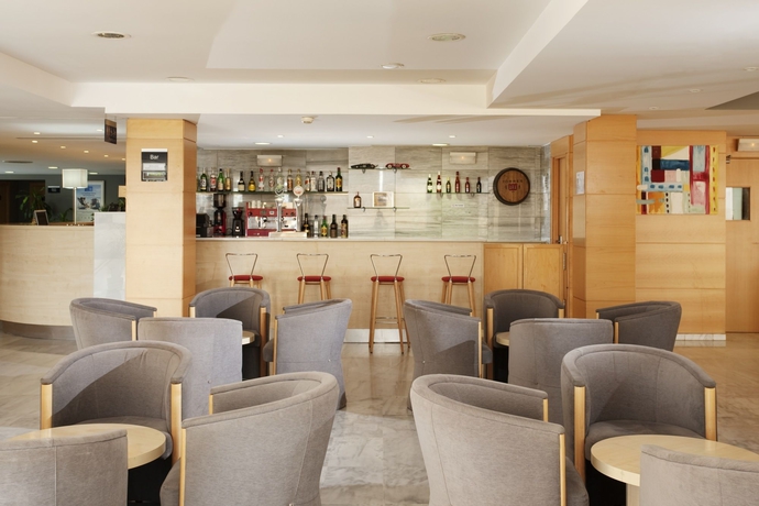 Imagen del bar/restaurante del Hotel Holiday Inn Express Barcelona-montmeló, An Ihg. Foto 5