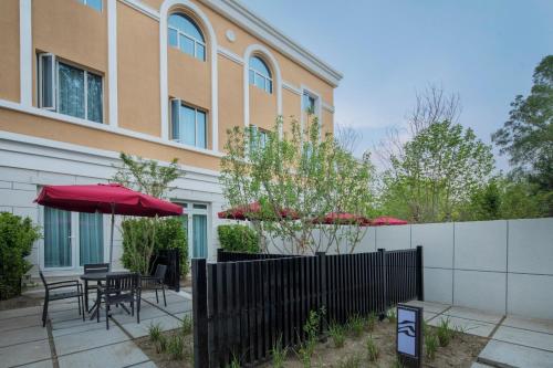 Imagen de los exteriores del Hotel Holiday Inn Express Beijing Badaling. Foto 9