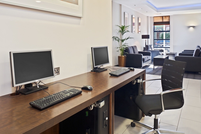 Imagen de los interiores del Hotel Holiday Inn Express Belfast City-Queen's Quarter. Foto 10