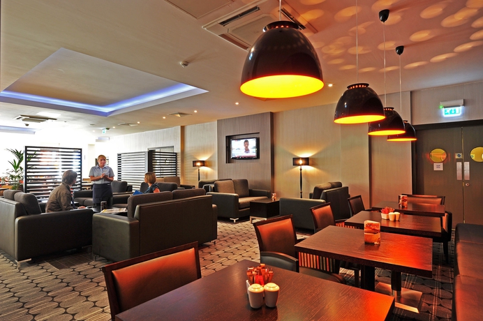 Imagen del bar/restaurante del Hotel Holiday Inn Express Belfast City-Queen's Quarter. Foto 3
