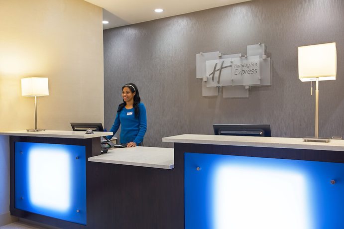 Imagen de los interiores del Hotel Holiday Inn Express Berea. Foto 18