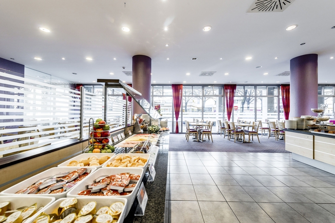 Imagen del bar/restaurante del Hotel Holiday Inn Express Berlin City Centre. Foto 2