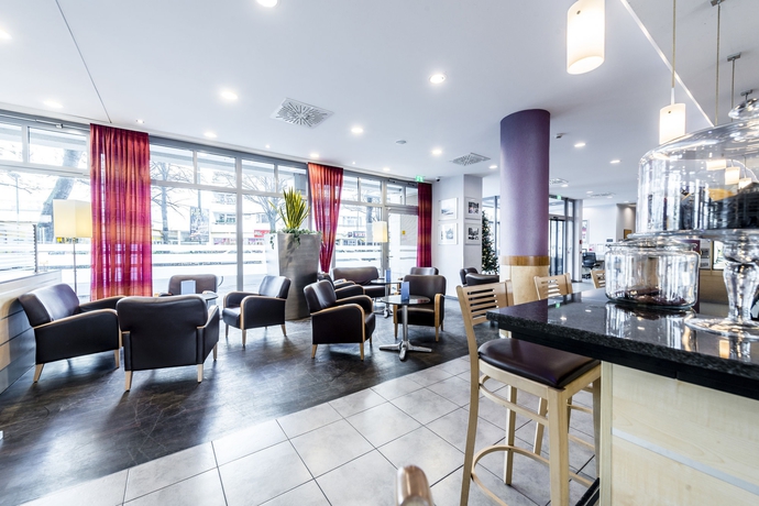 Imagen del bar/restaurante del Hotel Holiday Inn Express Berlin City Centre. Foto 4