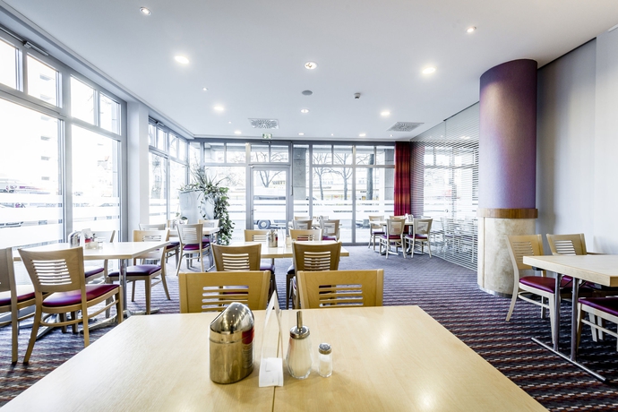 Imagen del bar/restaurante del Hotel Holiday Inn Express Berlin City Centre. Foto 5