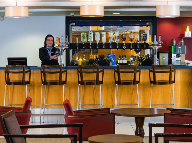 Imagen del bar/restaurante del Hotel Holiday Inn Express Birmingham Nec, An Ihg. Foto 5