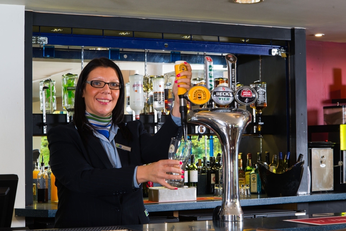 Imagen del bar/restaurante del Hotel Holiday Inn Express Birmingham Nec, An Ihg. Foto 6