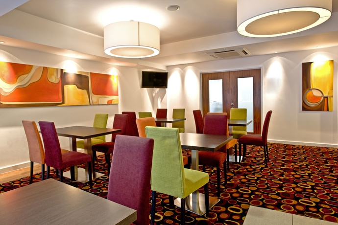 Imagen del bar/restaurante del Hotel Holiday Inn Express Birmingham - South A45. Foto 2