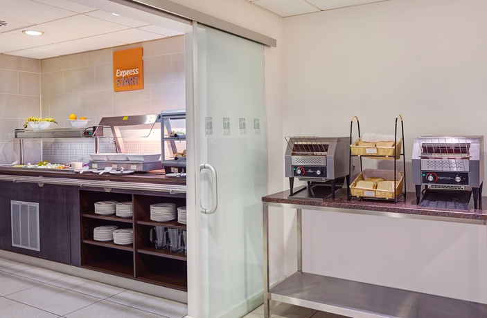 Imagen del bar/restaurante del Hotel Holiday Inn Express Birmingham - South A45. Foto 3