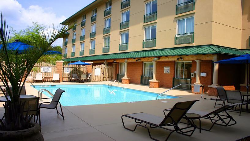Imagen de la piscina del Hotel Holiday Inn Express Bluffton At Hilton Head Area, An Ihg. Foto 19
