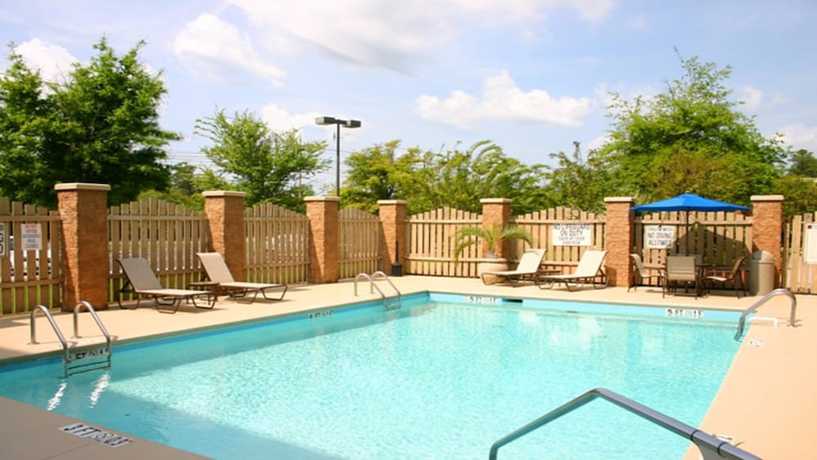 Imagen de la piscina del Hotel Holiday Inn Express Bluffton At Hilton Head Area, An Ihg. Foto 20