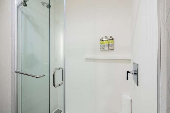 Imagen de la habitación del Hotel Holiday Inn Express Boston Logan Airport - Revere, an IHG. Foto 5