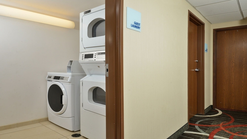 Imagen de los interiores del Hotel Holiday Inn Express Boston - Milford, An Ihg. Foto 8