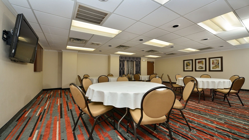 Imagen de los interiores del Hotel Holiday Inn Express Boston - Milford, An Ihg. Foto 10