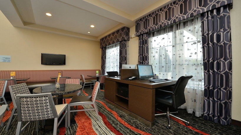 Imagen de los interiores del Hotel Holiday Inn Express Boston - Milford, An Ihg. Foto 11