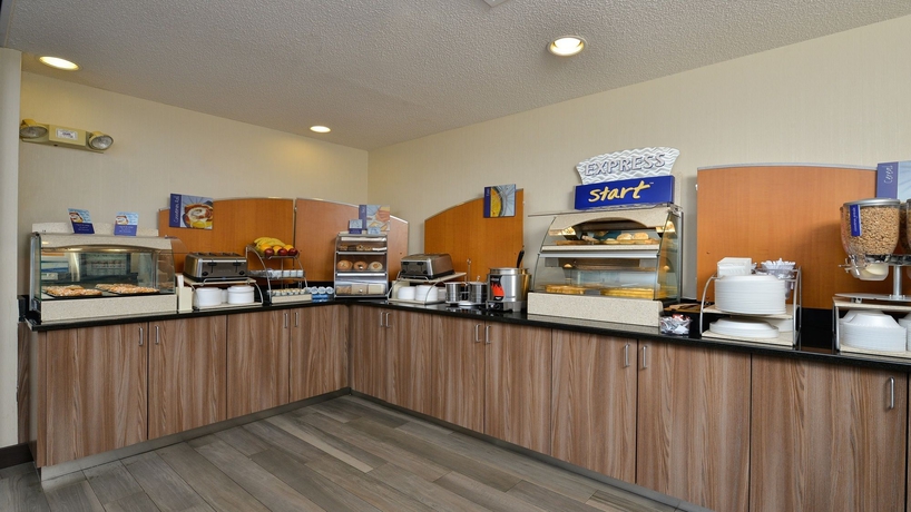 Imagen del bar/restaurante del Hotel Holiday Inn Express Boston - Milford, An Ihg. Foto 2