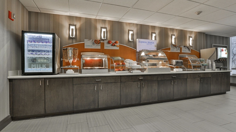 Imagen del bar/restaurante del Hotel Holiday Inn Express Boston North-woburn. Foto 3