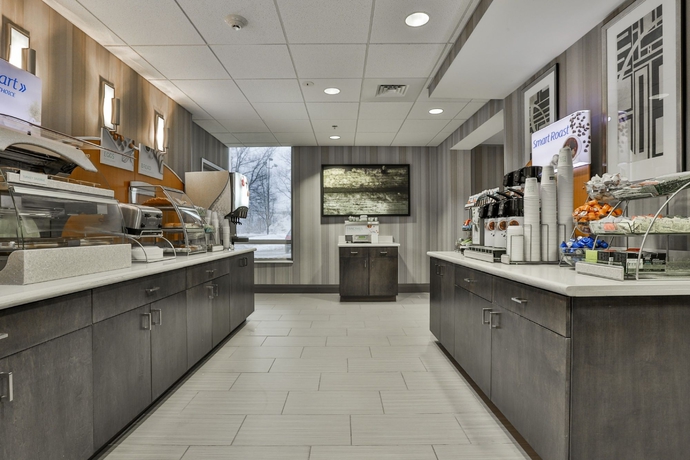 Imagen del bar/restaurante del Hotel Holiday Inn Express Boston North-woburn. Foto 4