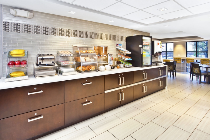 Imagen del bar/restaurante del Hotel Holiday Inn Express Boston Waltham. Foto 3