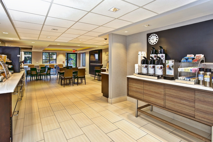 Imagen del bar/restaurante del Hotel Holiday Inn Express Boston Waltham. Foto 4
